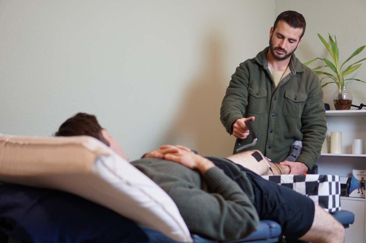 How Stretching Therapy Complements Chiropractic Treatments